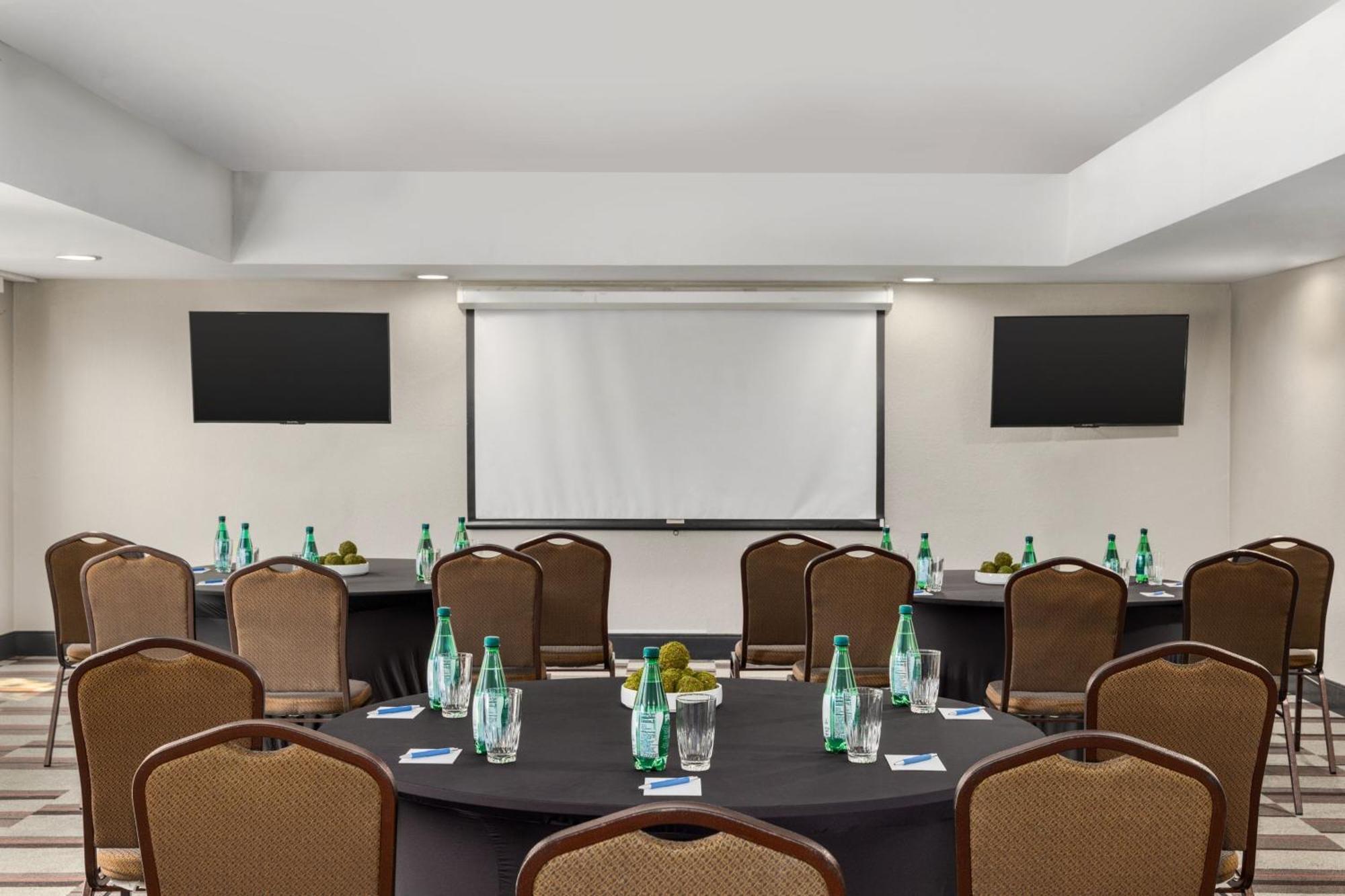 Four Points By Sheraton Greensboro Airport Eksteriør bilde