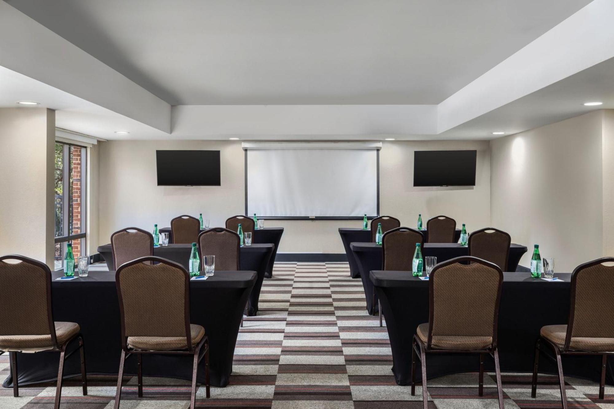 Four Points By Sheraton Greensboro Airport Eksteriør bilde