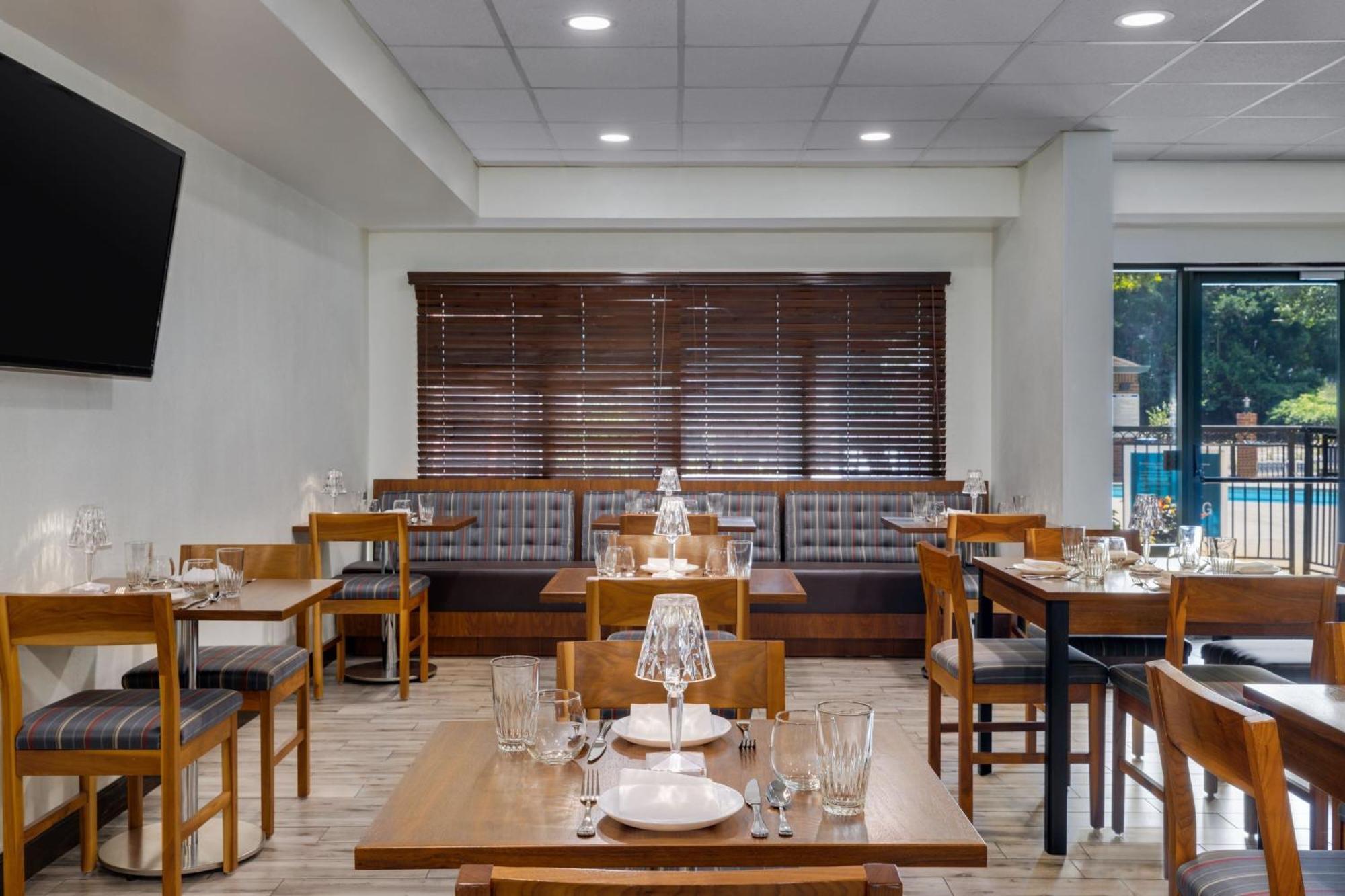 Four Points By Sheraton Greensboro Airport Eksteriør bilde